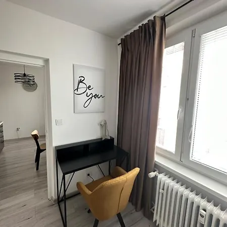 Stylove V Centre S Parkovanim Zadarmo Zv1 Apartment Zvolen