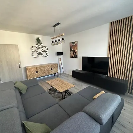 Stylove V Centre S Parkovanim Zadarmo Zv1 Apartment Zvolen
